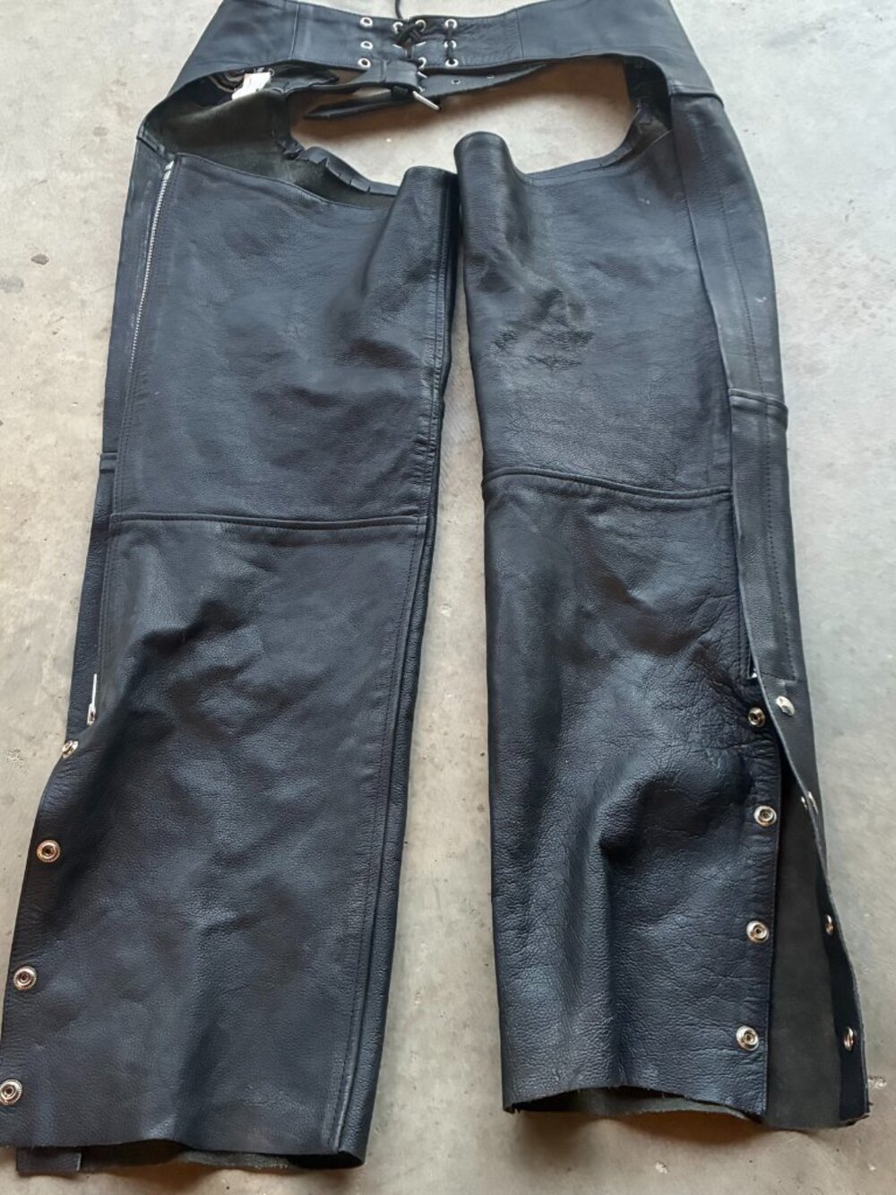 River Road Black Leather Motorcycle Chaps Mens M Cowhide Zip Snap Leg Biker